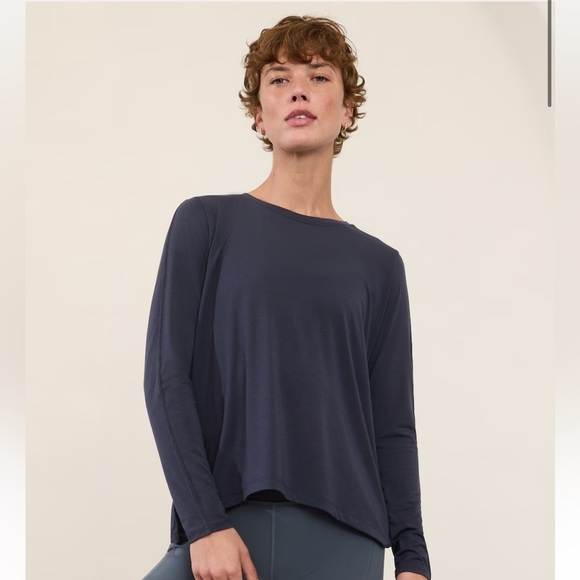 Athleta sz XS navy blue asymmetrical long sleeve tee so soft excellent condition - Picture 1 of 4